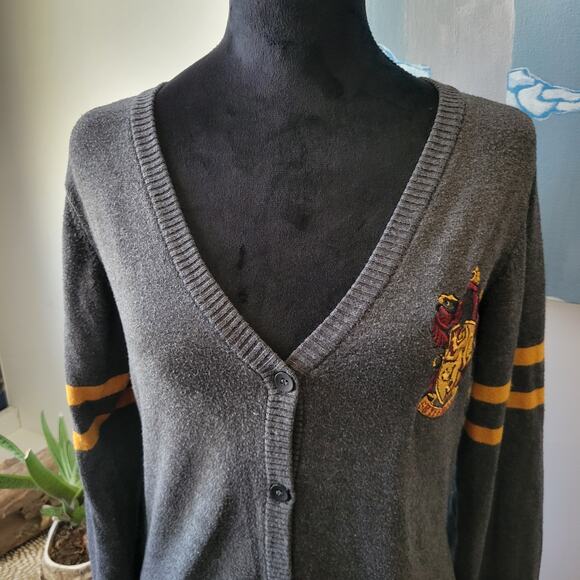 Harry Potter Gryffindor Sweater – Hot Topic Size L - Picture 4 of 9